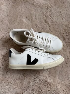 Women’s Veja Campo Tennis Sneaker Black White Size 7